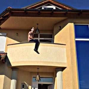 Meet your Posher, Arben